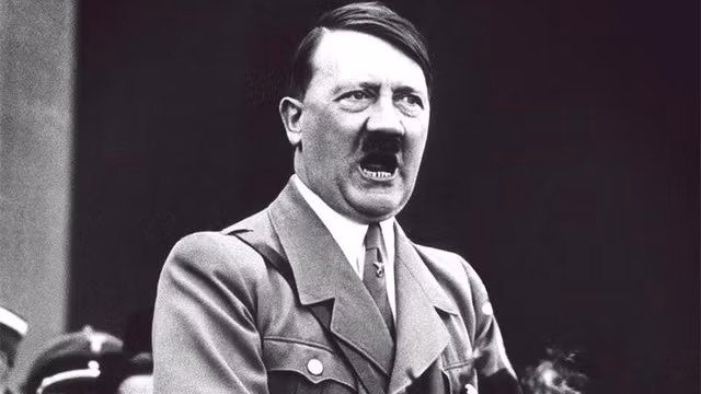 Trùm phát xít Hitler cũng gây ra cái chết của hàng triệu binh sĩ và dân thường Đức khi gây chiến với nhiều nước trong Thế chiến 2.