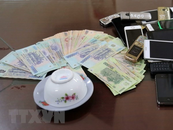 Bat qua tang 37 doi tuong danh bac, thu giu hon 980 trieu dong