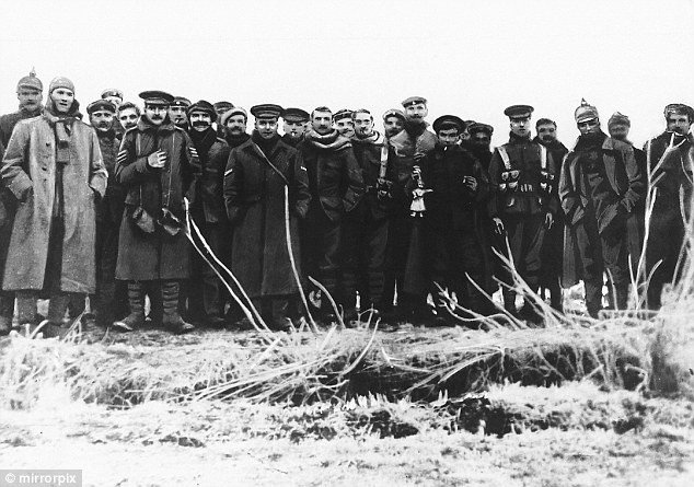 Những món quà được binh sĩ hai bên tặng cho nhau trong ngày đình chiến không chính thức thường là thịt bò, bia, kẹo hay những điếu thuốc...