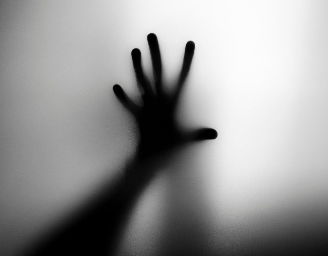 Thậm chí, có trường hợp còn tiết lộ có thể trò chuyện với các linh hồn hay một số địa điểm bị hồn ma ám ảnh.