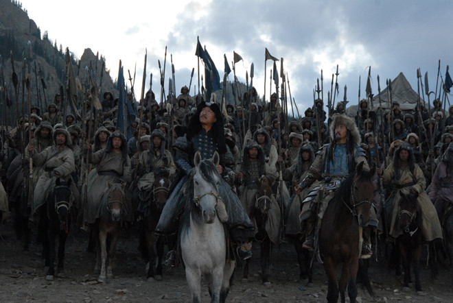 Đội quân Mông Cổ nổi tiếng với sức mạnh vượt trội. Theo các tài liệu lịch sử, vó ngựa của quân đội Mông Cổ đi đến đâu thì cỏ không mọc được, đến đâu thì bình địa đến đó. Những thắng lợi của Mông Cổ không thể không nhắc đến sự chỉ huy tài tình của Thành Cát Tư Hãn.