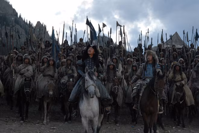 Đội quân Mông Cổ nổi tiếng với sức mạnh vượt trội. Theo các tài liệu lịch sử, vó ngựa của quân đội Mông Cổ đi đến đâu thì cỏ không mọc được, đến đâu thì bình địa đến đó. Những thắng lợi của Mông Cổ không thể không nhắc đến sự chỉ huy tài tình của Thành Cát Tư Hãn.