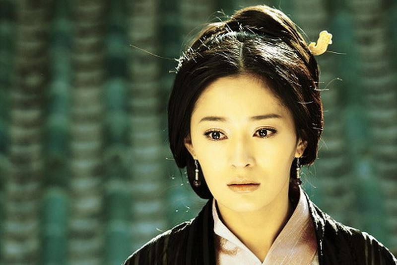 Nhân vật trong Ân Tố Tố trong "Ỷ thiên đồ long ký" gây chú ý với câu nói để đời: "Tuyệt đối không được nghe lời nữ nhân. Nữ nhân càng xinh đẹp càng biết gạt người".