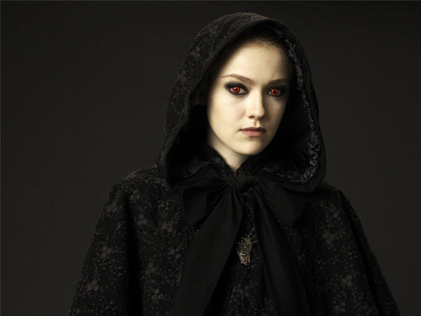 Nữ thần Artemis cũng nói với Ambrogio rằng anh có thể khiến người tình Selena bất tử giống mình bằng cách cho cô uống máu của mình. Theo đó, Selena sẽ trở thành ma cà rồng. Không riêng Selena, bất cứ người nào uống máu của Ambrogio đều sẽ bị biến đổi, trở thành ma cà rồng.