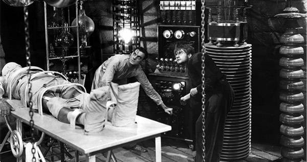 Cụ thể, xác tử tù Forster như nhiều trường hợp khác được mổ xẻ công khai. Không dừng lại ở đó, thi thể của Forster còn bị kích thích bằng dòng điện.