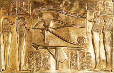 Theo một truyền thuyết, Seth - anh trai của thần Horus - đã giết hại thần Osiris. Vì vậy, Horus đã đứng lên và chiến đấu với Seth để trả thù cho cái chết của người cha.
