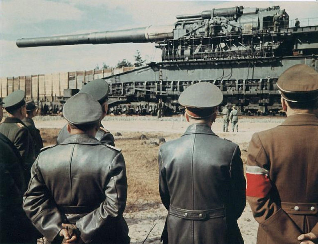 Phát xít Đức nổi tiếng với việc chế tạo Schwerer Gustav - đại pháo lớn nhất lịch sử quân sự.
