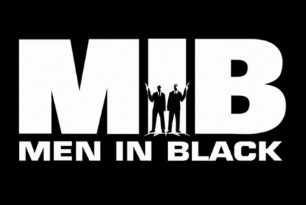 Thủ tướng Medvedev còn gây bất ngờ khi nói rằng, mọi người có thể tìm thấy thông tin chi tiết về người ngoài hành tinh trong bộ phim " Men in Black" nổi tiếng thế giới.