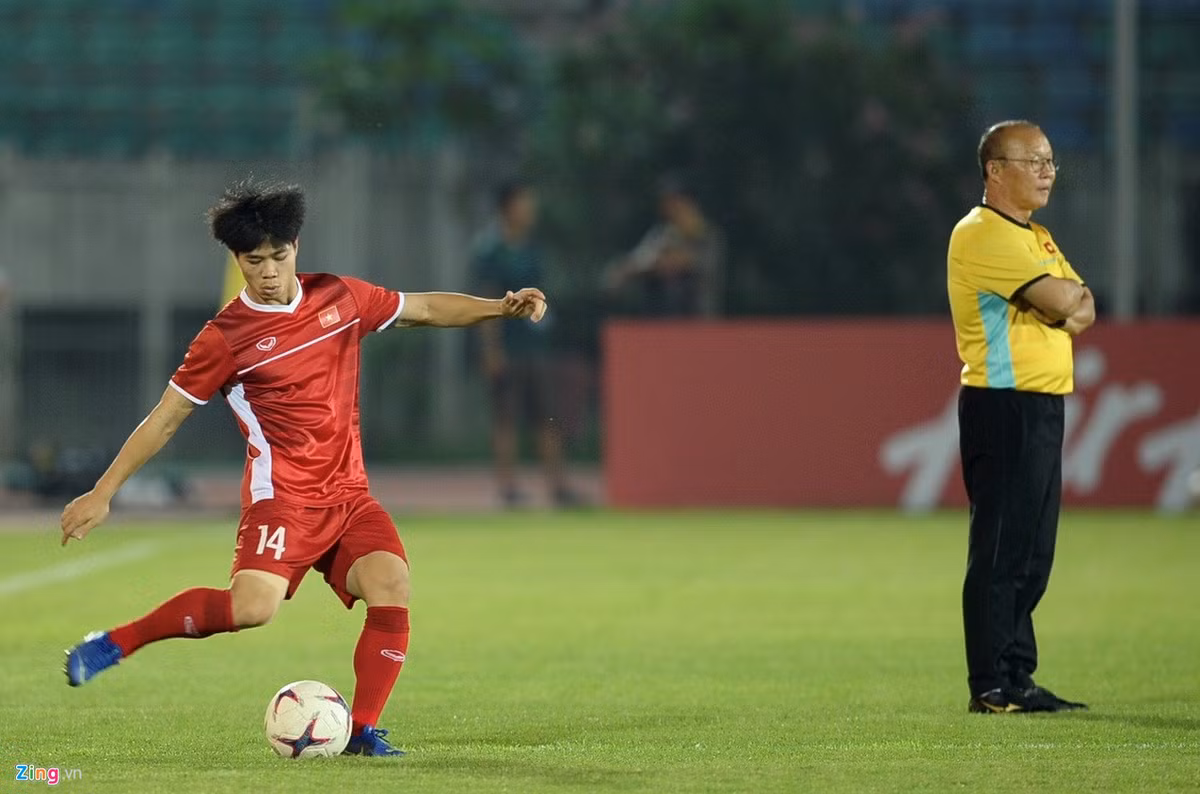 Công Phượng phát biểu rằng anh sẽ cố gắng mang lại trận đấu tuyệt vời nhất cho người hâm mộ. Và anh cũng tiết lộ hàng phòng ngự Việt Nam sẽ bắt sát "Ronaldo Myanmar" Aung Thu.