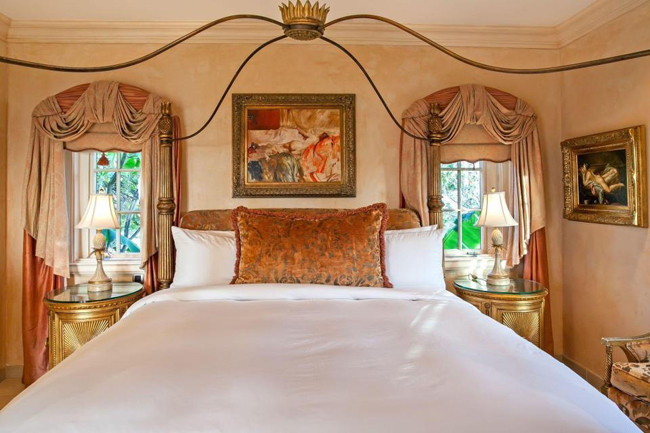 Phòng ngủ trong khu nhà phụ.