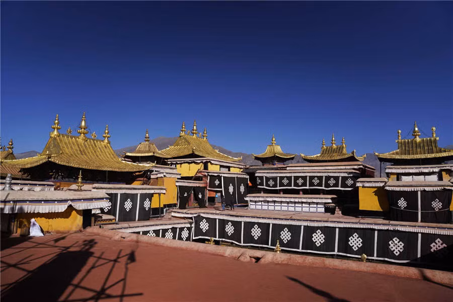 Potala là cung điện nằm ở nơi cao nhất thế giới khi nằm ở độ cao 3.800m so với mực nước biển.