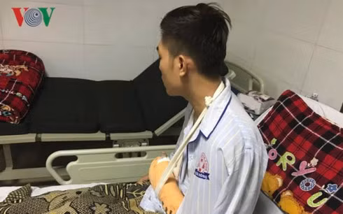 Bi hanh hung da man sau va cham giao thong-Hinh-2