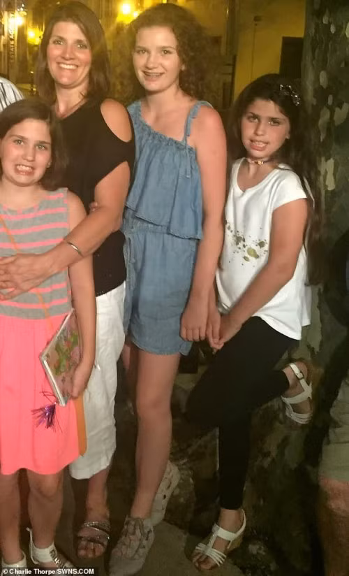 Nu sinh 16 tuoi phai chiu hon 50 con dong kinh moi ngay-Hinh-2