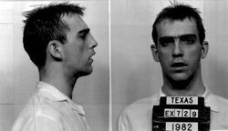 Mọi chuyện bắt đầu vào buổi sáng ngày 31/10/1981. Khi ấy, người dân phát hiện thi thể của nữ tu sỹ Tadea Benz ở tu viện St. Francis ở Amarillo, Texas, Mỹ.