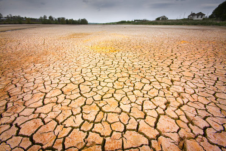 Những nghiên cứu gần đây của các chuyên gia chỉ ra Trái đất đang ấm dần lên. Biến đổi khí hậu đã và đang ảnh hưởng lớn đến cuộc sống của người dân ở nhiều nước trên thế giới.