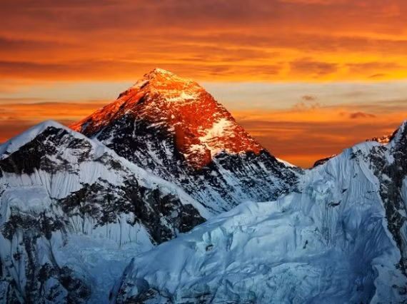 Bên cạnh bí ẩn khó giải về người tuyết Yeti, dãy Himalaya còn được cho là nơi cư ngụ của những hồn ma và ác quỷ.