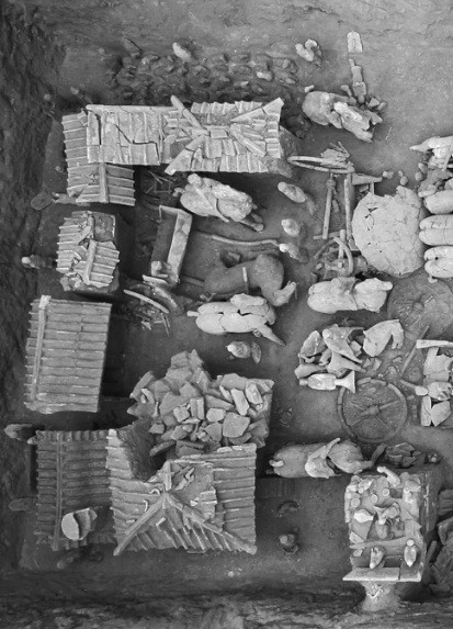 Các chuyên gia suy đoán nếu hố chôn và đội quân đất nung trên được dùng để bảo vệ Lưu Hoành thì chắc chắn có một ngôi mộ gần đó. Do vậy, nhóm khảo cổ tiếp tục dự án với hy vọng sẽ có những phát hiện mới.