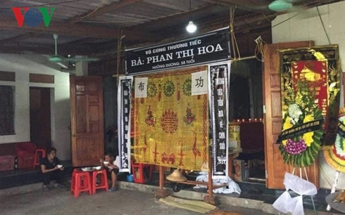 Nghi bi ngo doc tu loai cay la, vo tu vong chong nguy kich