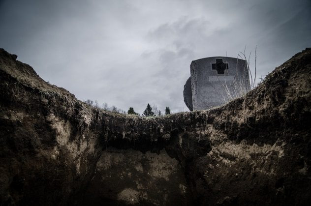 Tuy nhiên, khi ấy, một công ty bảo hiểm nghi ngờ về cái chết của Hays vì cha của anh mới mua một gói bảo hiểm nhân thọ khoảng 200.000 Franc cho con trai trước thời điểm xảy ra vụ tai nạn 1 tuần. Vì vậy, công ty đã cử người tới điều tra.