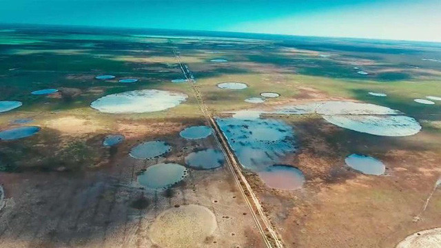 Sau nhiều năm nghiên cứu những ảnh chụp vệ tinh, công ty khảo cổ học Merlin Burrows ở Anh công bố phát hiện gây sốc được cho là có liên quan đến thành phố Atlantis huyền thoại.