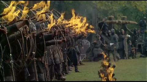 Các cung thủ sẽ tẩm đầu mũi tên với chất dễ cháy rồi châm lửa trước khi bắn mũi tên rực lửa về phía kẻ thù. Loại vũ khí này được đánh giá là hiệu quả trên chiến trường khi gây ra những tổn thất không nhỏ cho quân địch.