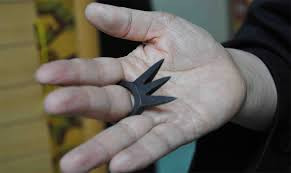 Người dùng Kakute sẽ tấn công đối phương ở phần tay, chân hay vùng cổ. Bằng cách này, họ sẽ có thể hạ gục được kẻ thù.