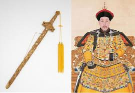 Tương truyền, Cửu Long bảo kiếm mang nhiều âm khí và xung quanh thân kiếm luôn tỏa ra làn sương mù kỳ bí. Do đây là thanh kiếm thuộc về cõi âm nên khi nó được dùng trên dương gian chính là đi ngược lại với quy luật.