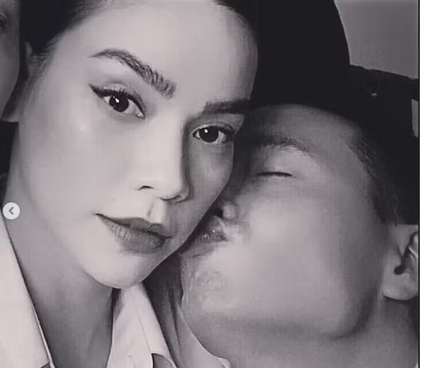 Ho Ngoc Ha va Kim Ly gay xon xao voi khoanh 'tinh be binh' trong hau truong