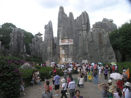 Vào năm 2004, khu rừng đá Thạch Lâm được UNESCO công nhận là Vườn Địa chất Thế giới. Hàng năm, hàng triệu du khách ghé thăm khu rừng đá này để chiêm ngưỡng cảnh quan ngoạn mục khó tin.