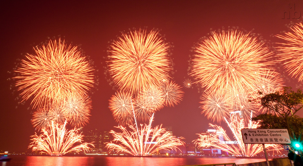 Kể từ khi ấy, thuốc súng được nhiều nước biết đến và ứng dụng rộng rãi trong nhiều lĩnh vực, đặc biệt là quân sự và việc sản xuất pháo hoa. Mời độc giả xem video: Phát hiện 1 kg thuốc nổ gài trong cây ATM tại toà chung cư ở Quảng Ninh (nguồn: VTC14)