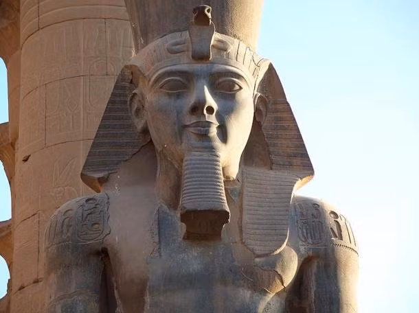 Trong số này nổi tiếng là những thành tích trong lĩnh vực quân sự với việc pharaoh Ramesses dẫn quân đánh bại nhiều kẻ thù của Ai Cập như người Hittite ở Anatolia và người Nubia ở phía nam Ai Cập.