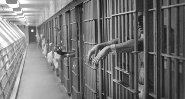 Nichols cũng phải nhận bản án tử hình. Gã tử tù này có 25 năm ngồi tù chờ thi hành án tử.