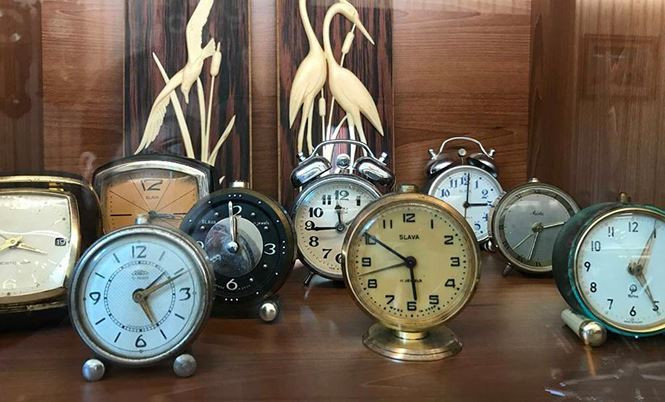 Cho đến nay, trong bộ sưu tập đồng hồ cổ từ khắp nơi trên thế giới với đủ loại thương hiệu của mình, ông Tình cho biết mỗi chiếc đồng hồ được mang về nhà ông đều có những câu chuyện riêng.