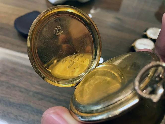 Ông Tình cho biết, với mỗi người chơi đồng hồ như ông nếu chỉ đơn giản tính về giá trị vật chất thì dường như chưa đủ. Giá trị của một chiếc đồng hồ cổ này gồm nhiều yếu tố từ lịch sử, xuất xứ từ đâu, câu chuyện xoay quanh nó, ai là người sở hữu, được làm thủ công tỉ mỉ hay sản xuất đại trà, có phải bản giới hạn hay không v.v...Chính vì vậy, nếu nói giá trị của một chiếc đồng hồ có thể rất đáng giá bằng cả gia tài của nhiều người nhưng quan trọng nhất vẫn là giá trị về mặt tinh thần.