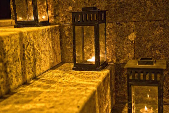 Ví dụ như vào năm 1846, người ta tìm một ngọn đèn vĩnh cửu tại Cordone, Tây Ban Nha.