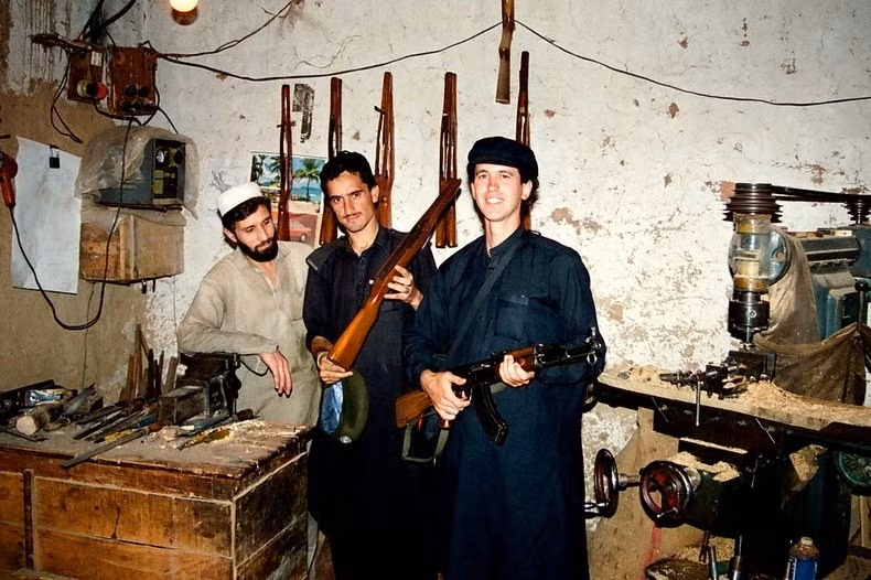 Theo ước tính, 75% dân số tại ngôi làng Darra Adam Khel tham gia vào việc sản xuất và kinh doanh súng.