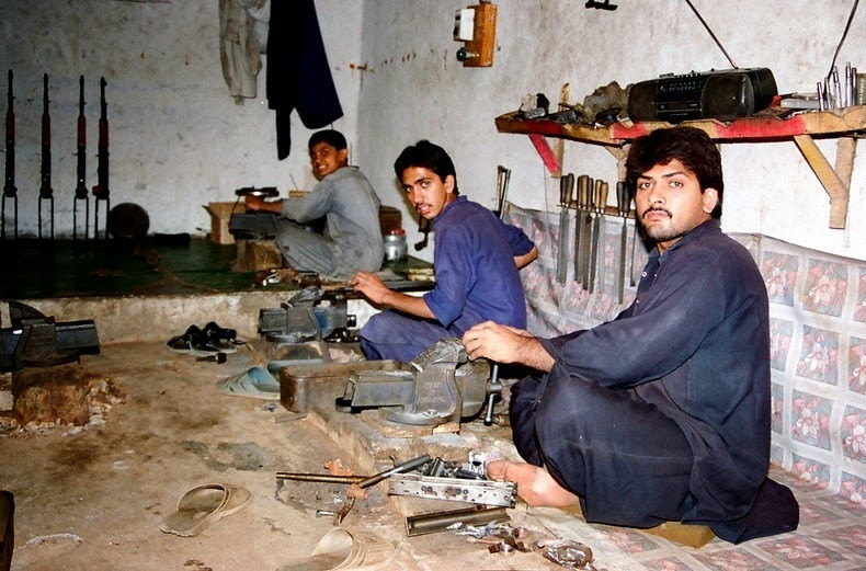 Những kỹ thuật sản xuất súng được người dân địa phương truyền từ đời này sang đời khác.