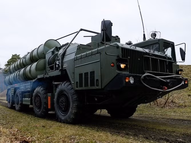 "Một lần nữa Nga lại tuyên bố hoãn việc chuyển giao tên lửa cho hệ thống phòng không S-400 của Trung Quốc. Ở một mức độ nhất định, chúng ta có thể nói rằng đây là hành động thiếu chuyên nghiệp từ phía Moskva".