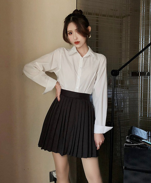 Cách mặc này phù hợp với tip người nhỏ nhắn. Gam màu nâu đất được khuyến khích lựa chọn để mang lại tổng thể hài hòa, thời thượng. Ảnh: Sohu, Internet.