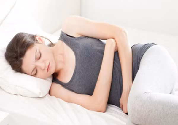 Đau bụng, chướng bụng. Nếu đau, chướng bụng khi đói, tình trạng được cải thiện sau khi ăn no thì hết sức cảnh giác. Rất có thể bạn đang đối diện với chứng loét dạ dày tá tràng.