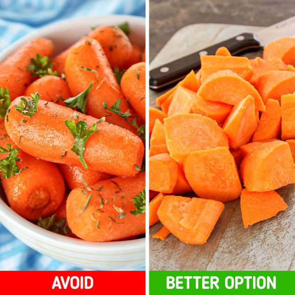 Cà rốt chế biến sẵn. Để biến cà rốt thành món ăn vặt, chúng phải trải qua loạt quá trình chế biến. Kết quả là cà rốt thành phẩm có khả năng hao hụt vitamin cùng nhiều dưỡng chất. Tốt hơn, bạn nên mua chúng rồi tự tay nấu món ngon cho mình.
