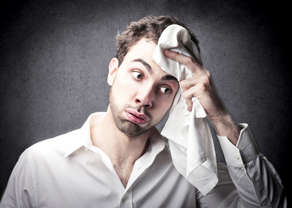 Thứ năm, đổ mồ hôi trộm, sốt, giật mình diễn ra tần suất lớn vào ban đêm cho thấy sức khỏe có vấn đề. Rất có thể, bạn đang phải đối diện với các bệnh về lao.