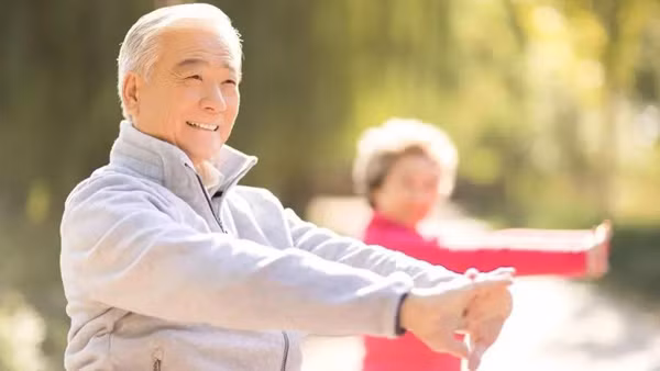 Sinh - lão - bệnh - tử là những điều mà bất cứ ai cũng trải qua trong cuộc đời, thời gian khiến bạn già đi là điều không tránh khỏi. Thế nhưng, thường xuyên lo lắng, sợ già, sợ bệnh chỉ khiến bạn ngày càng chạm ngưỡng đó.