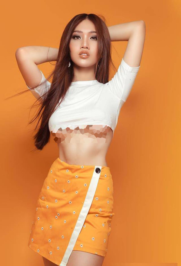 Ngoài dạng khoe ngực underbood, chiếc áo này còn có “phiên bản anh em” là khoe phần cạnh ngực gợi cảm không kém.