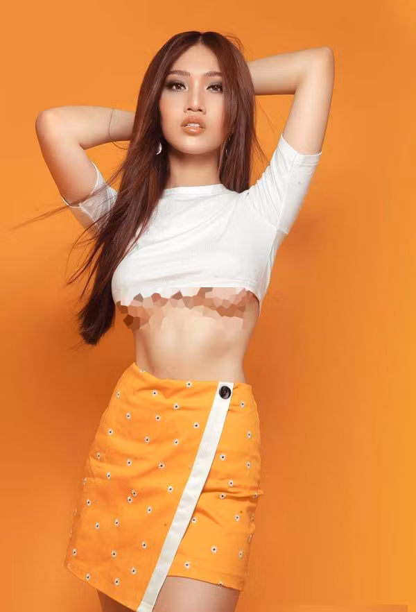 Ngoài dạng khoe ngực underbood, chiếc áo này còn có “phiên bản anh em” là khoe phần cạnh ngực gợi cảm không kém.