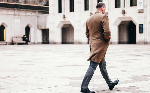 Bên cạnh đó, bạn cũng nên chú ý đến những thay đổi bất thường trong sinh hoạt hàng ngày như đi bộ. Hoạt động tưởng chừng đơn giản này đòi hỏi sự phối hợp của nhiều cơ, oxy.