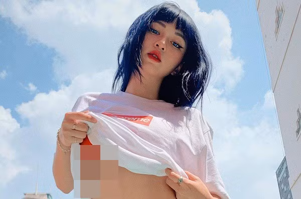 Trên trang cá nhân, Bảo Ngọc nàng thường xuyên post ảnh với cách tạo dáng không giống ai.