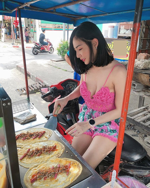 Dù bán hàng ban ngày...