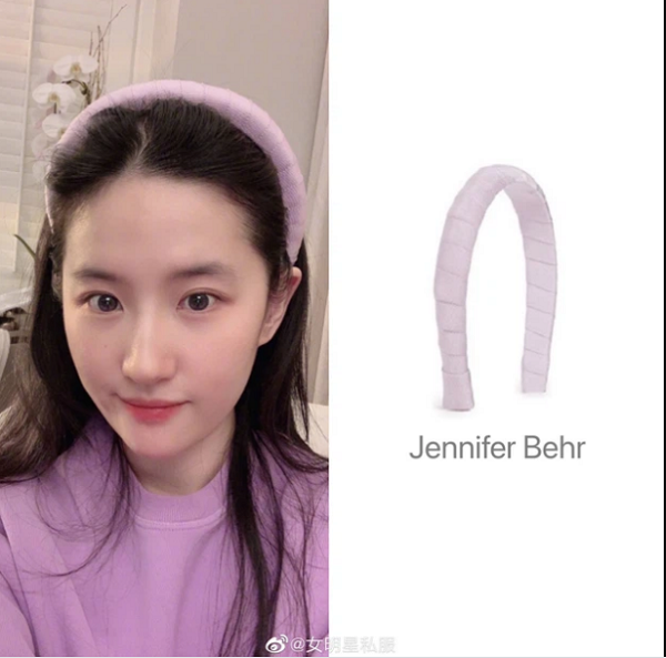 Chọn băng đô cùng tông màu trang phục. Cách chơi màu này khiến tổng thể của bạn sẽ trở nên thú vị hơn rất nhiều.