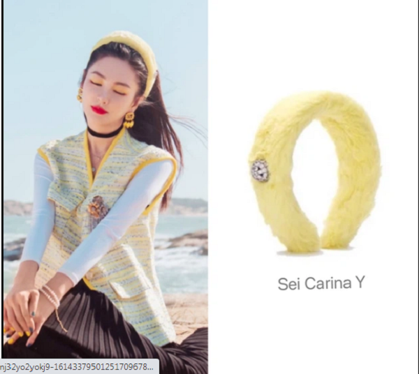 Ngắm Trương Vũ Kỳ đeo băng đô đính lông của Sei Carina Y, món phụ kiện cùng tông màu giúp hình ảnh của cô thêm vài phần mơ màng, điệu đà.